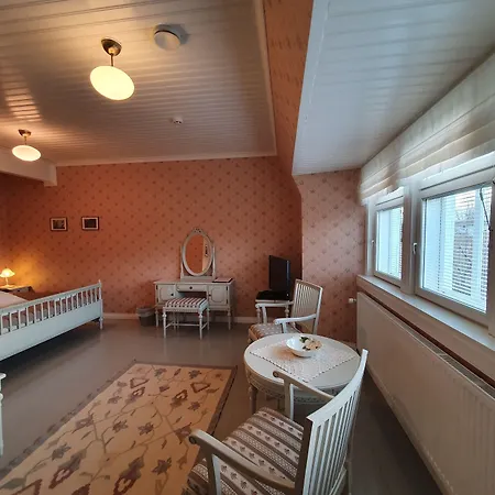 Lomamokkila فندق مبيت وإفطار 4*